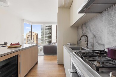 77 Greenwich St unit 24-C, New York, NY 10006 - photo 4