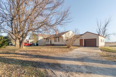 3666 Logan Ave, Waterloo, IA 50703 - photo 2