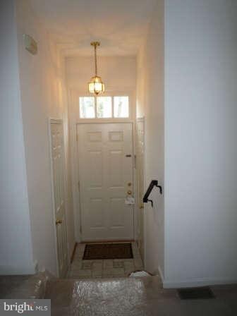 12262 Wye Oak Commons Cir, Burke, VA 22015 - photo 2