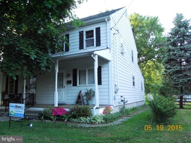515 Arch St, Spring City, PA 19475 - photo 2