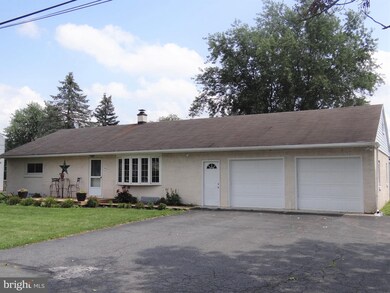 910 Pine St, Honey Brook, PA 19344 - photo 2