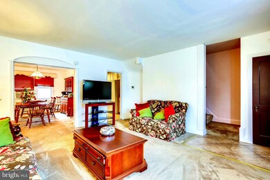 815 Lyndhurst St, Baltimore, MD 21229 - photo 2