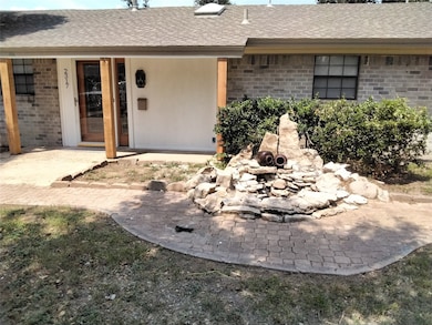 2317 Meadow Dale, Irving, TX 75060 - photo 2
