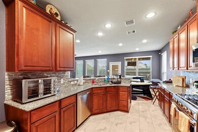 16718 E Whimbrel Cir, Conroe, TX 77385 - photo 6