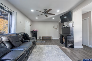 1060 15th St NE, Salem, OR 97301 - photo 4