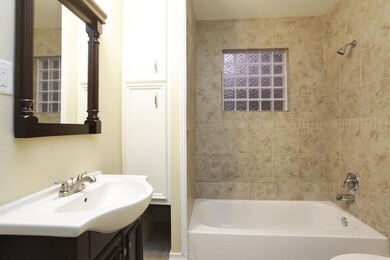 734 E 12th 1/2 St unit B, Houston, TX 77008 - photo 7