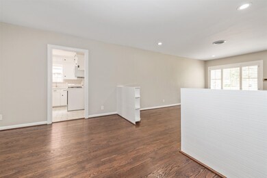 1011 W 41st St, Houston, TX 77018 - photo 5
