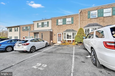 1322 Blue Jay Dr unit 1322, Lancaster, PA 17601 - photo 3