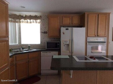 1052 kitchen 1