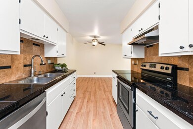 Kitchen & dining - 37 Dearborn Pl 72