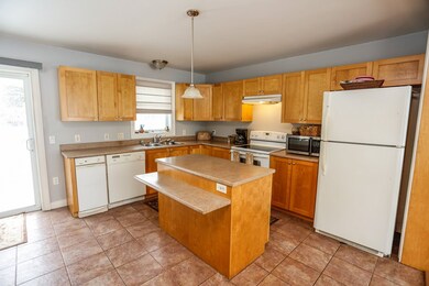 5 Oxbow Pond Rd, Canterbury, NH 03224 - photo 2