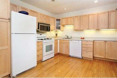 1793 Beacon St unit 2, Brookline, MA 02445 - photo 4