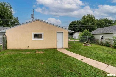 2328 W 10th St, Davenport, IA 52804 - photo 3