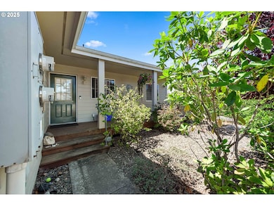 1986 Garfield St, North Bend, OR 97459 - photo 3