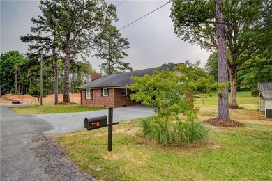 2052 Yancey Ave, Asheboro, NC 27203 - photo 7