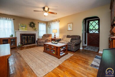 1835 SW Wayne Ave, Topeka, KS 66604 - photo 6