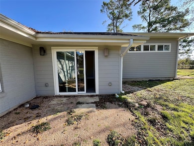 813 Central Ave, Elgin, TX 78621 - photo 4