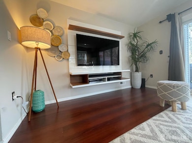 399 Hadleigh Ln, North Brunswick, NJ 08902 - photo 6