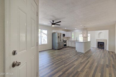 3238 W Mohawk Ln-5