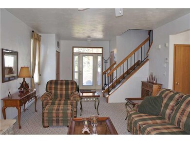Entry/Foyer.