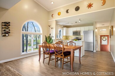 25-web-or-mls-660-crestview-st