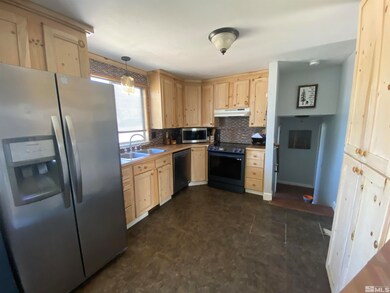 1855 Mizpah St, Winnemucca, NV 89445 - photo 4