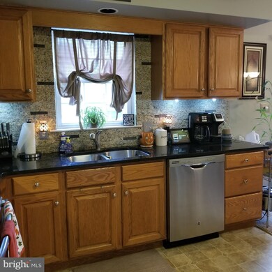 151 Bainbridge Cir, Reading, PA 19608 - photo 4