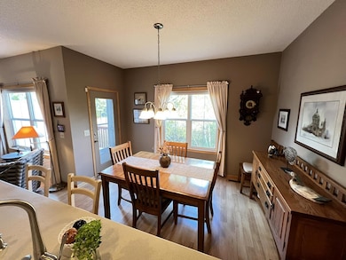 7517 5th St N, Saint Paul, MN 55128 - photo 5