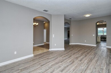 6807 Sagebrush Cir, Sarasota, FL 34243 - photo 7