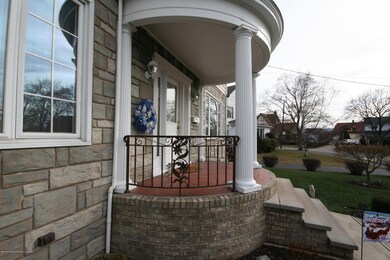 702 Woodmere Ave, Olyphant, PA 18447 - photo 5