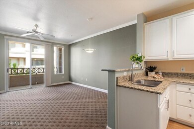 KITCHEN/GREATROOM