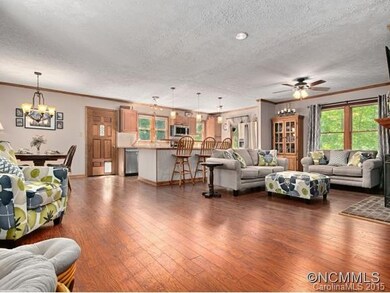 402 Rockwood Dr, Hendersonville, NC 28792 - photo 6