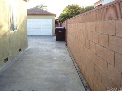 Long Driveway - plenty of parking!