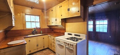 519 E Longview St, Arp, TX 75750 - photo 6