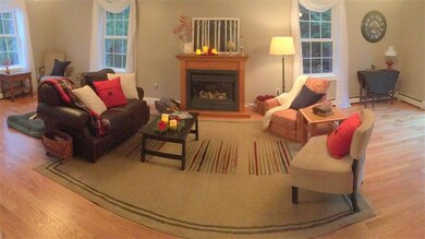 Luxurious Front to Back Living Room....