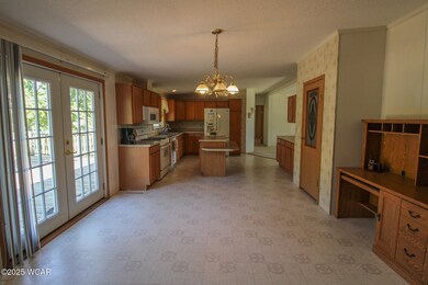 primary bedroom dining