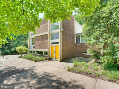 11513 Maple Ridge Rd, Reston, VA 20190 - photo 4