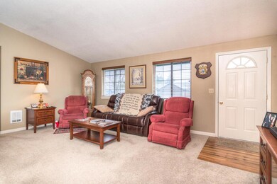 2041 SW 31st St, Redmond, OR 97756 - photo 4