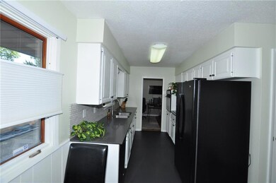 4110 30th St, Des Moines, IA 50310 - photo 3