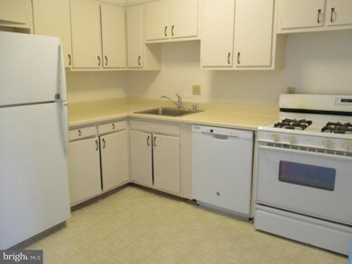 100 W Taylor Run Pkwy, Alexandria, VA 22314 - photo 4
