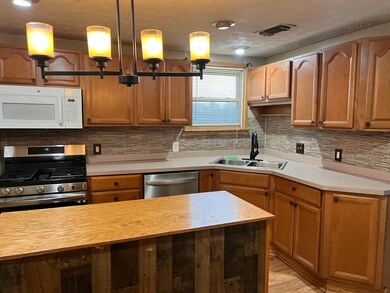 1071 Whitethorne Ave, Columbus, OH 43223 - photo 6