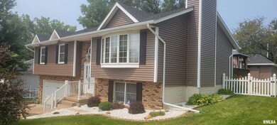 4512 N Thornwood Ave, Davenport, IA 52806 - photo 2