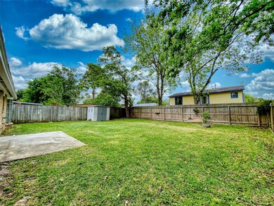 16643 Forest Bend Ave, Friendswood, TX 77546 - photo 3
