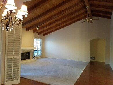 Living Rm Vaulted Ceiling