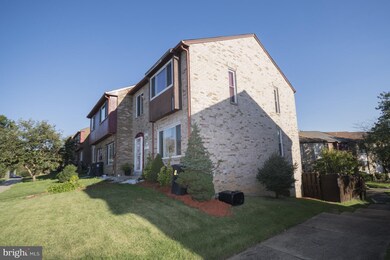 7001 Cipriano Woods Ct, Lanham, MD 20706 - photo 2