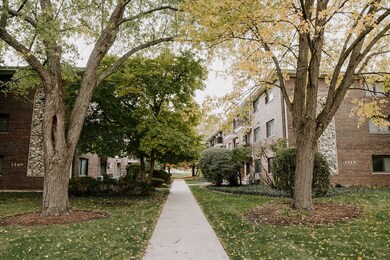 1220 S Lorraine Rd unit 2C, Wheaton, IL 60189 - photo 2