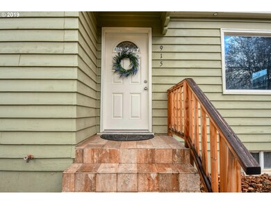 915 SW Goodwin Ave, Pendleton, OR 97801 - photo 2