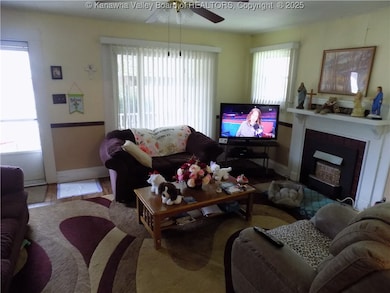 205 Luke St, Hugheston, WV 25110 - photo 4