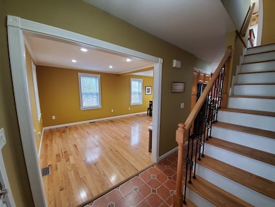 12 Franklin St, Ludlow, MA 01056 - photo 5