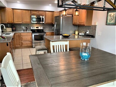 Kitchen & dining area